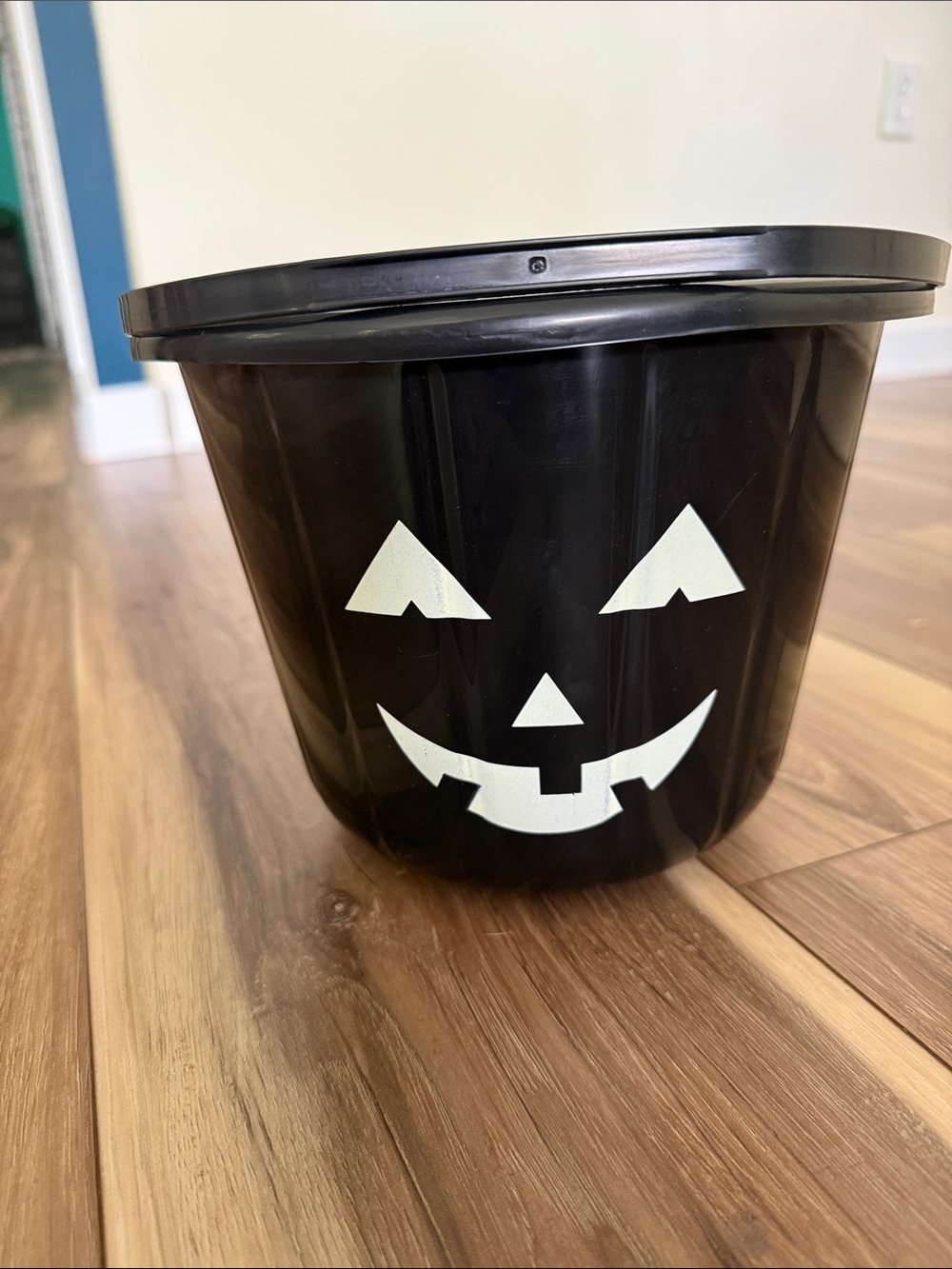Halloween Jack-O'-Lantern Candy Bucket - Black